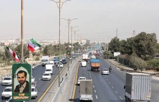  بزرگراه شهید هاشمی با ۲۱۶ پرچم، تمثال شهدا و نورپردازی ویژه آراسته شد