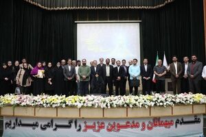 تجلیل از پیشکسوتان عرصه اطلاع‌رسانی در نشست «کنشگران ارتباطی و رسانه» منطقه ۹