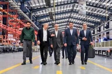 افتتاح نیروگاه خورشیدی ۳۵۰ کیلوواتی شهید رئیسی استان قم با مشارکت بانک سپه