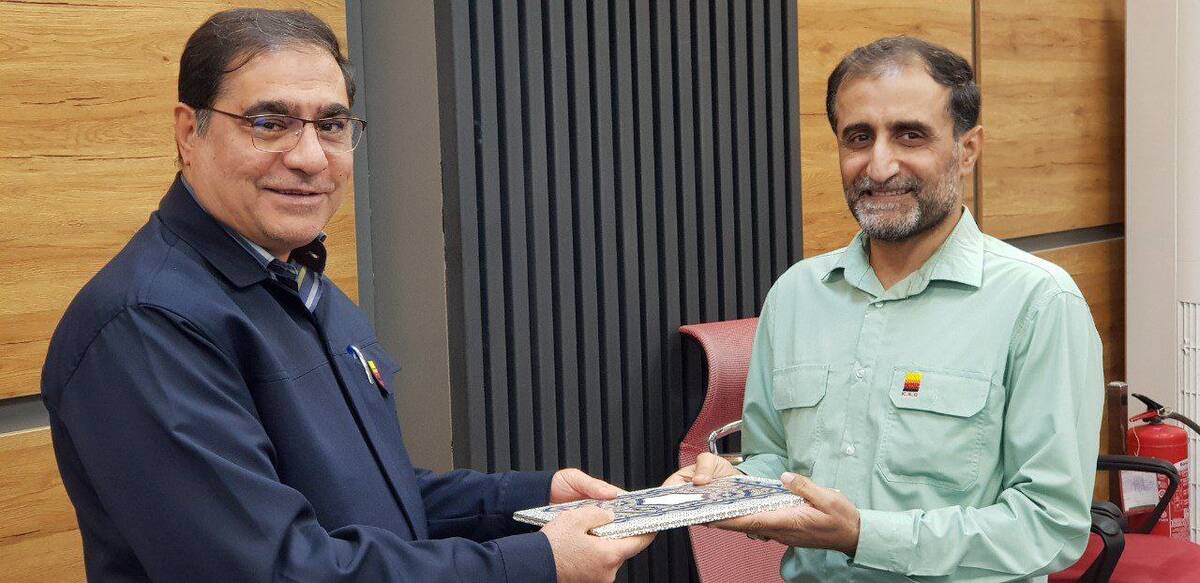  لوح تقدیر به عنوان بخش برتر HSE در سه ماهه نخست سال ۱۴۰۳ به مدیر بخش نگهداری و تعمیرات اهدا شد