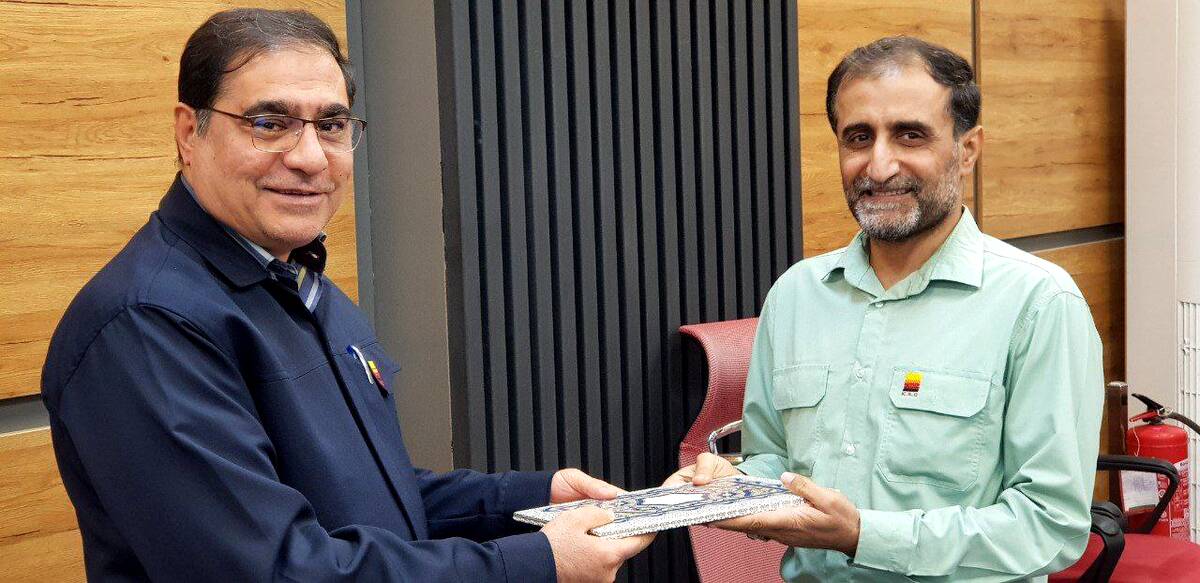  لوح تقدیر به عنوان بخش برتر HSE در سه ماهه نخست سال ۱۴۰۳ به مدیر بخش نگهداری و تعمیرات اهدا شد