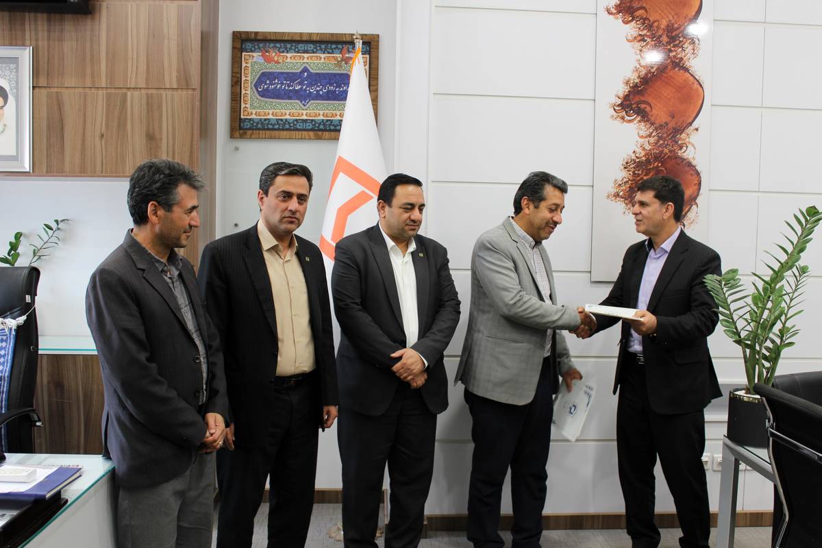  تقدیر بنیاد مسکن یزد از همکاری بانک مسکن در بهسازی و نوسازی واحدهای روستایی / نقش‌آفرینی بانک مسکن با نگاه اجتماعی