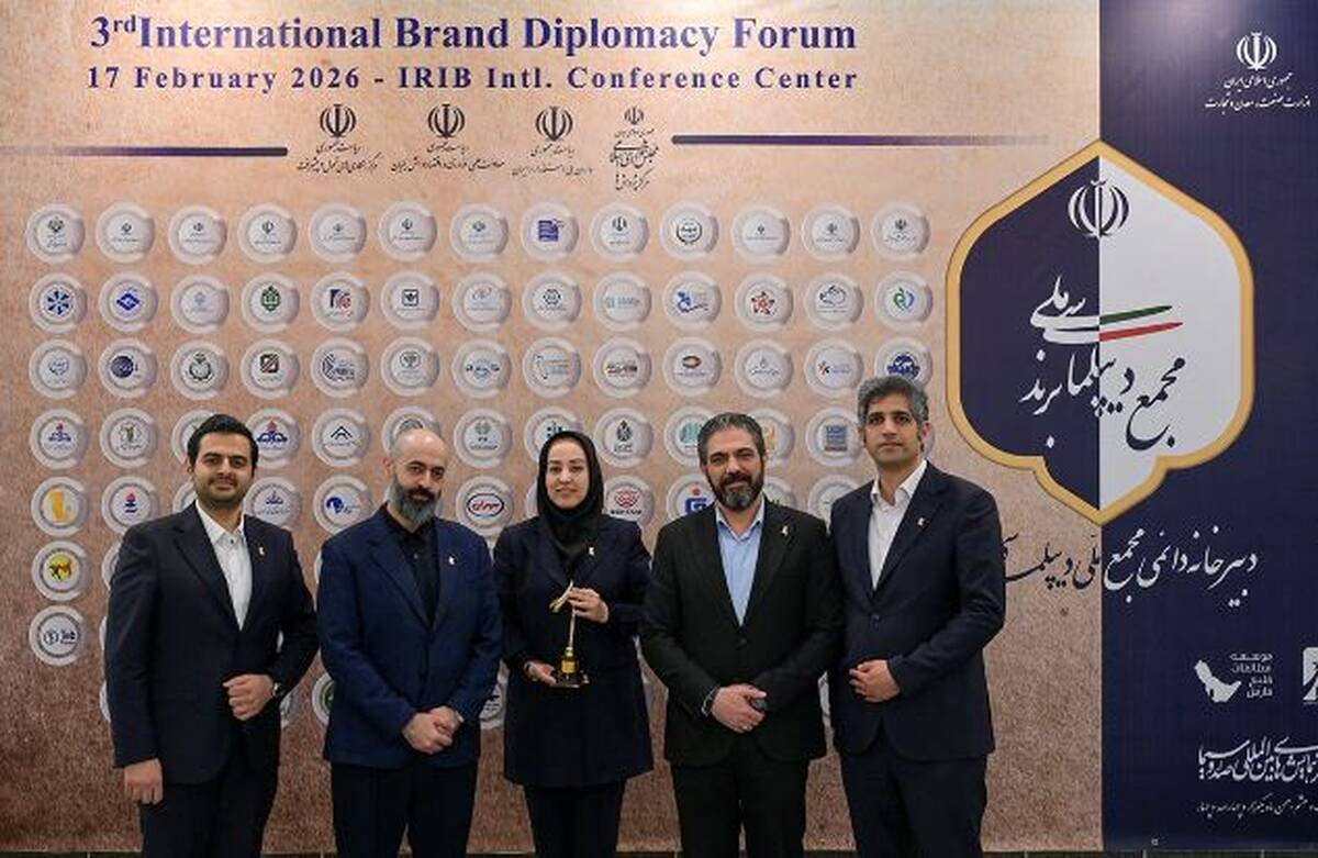 تداوم افتخارآفرینی بانک پاسارگاد؛ دریافت تندیس «سفیر اقتصاد» در مجمع ملی دیپلماسی برند