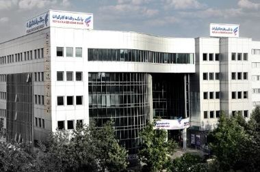 بانک رفاه کارگران از تولیدکنندگان مشاغل خانگی حمایت می‌کند