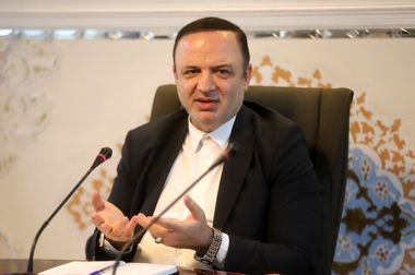 رضا مسرور: بازگشت کیش به محور سیاست ارزی کشور می‌تواند به ثبات بازار ارز کمک کند