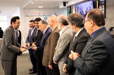 عیادت مدیران بیمه دی از بیمه شدگان‌ و بررسی روند درمان آنها اقدامی قابل تحسین است 