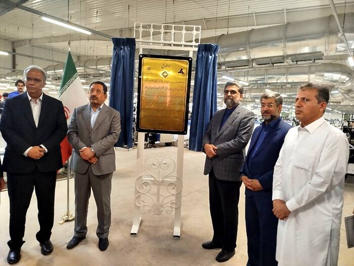 وزیر صمت ، خط بافندگی کارخانه بافت بلوچ ایرانشهر را افتتاح کرد
