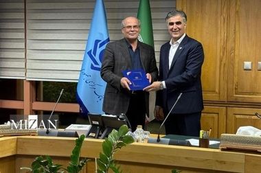 دشمن با گرانی ارز جنگ روانی راه انداخته/ سالانه ۸ میلیارد دلار ارز صادراتی برنمی‌گردد