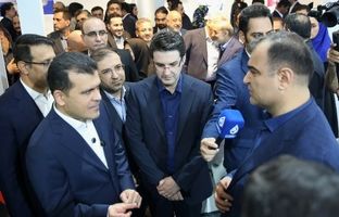 بازدید معاون علمی و فناوری رئیس جمهور از غرفه بیمه البرز در نمایشگاه پتروشیمی