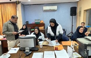 خدمت رسانی ستاد بازسازی و حمایت از آسیب دیدگان جنگ رمضان به شهروندان در منطقه۷