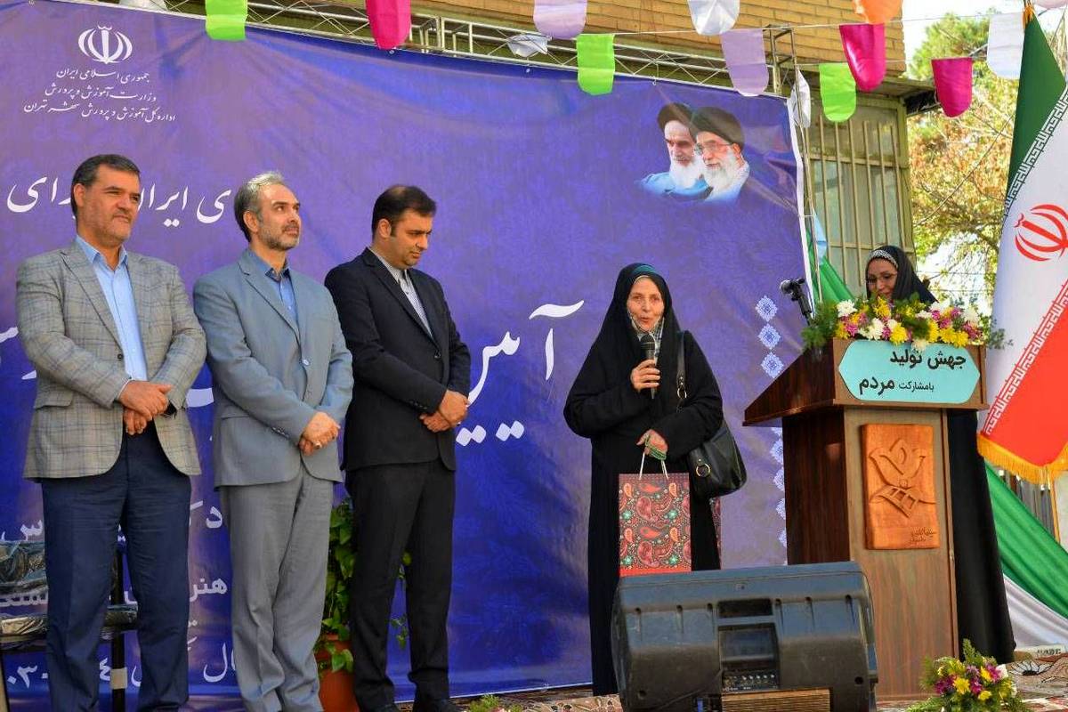  مادر شهیدان فناخسرو، مادر دانش آموزان هنرستان کمال الملک شد