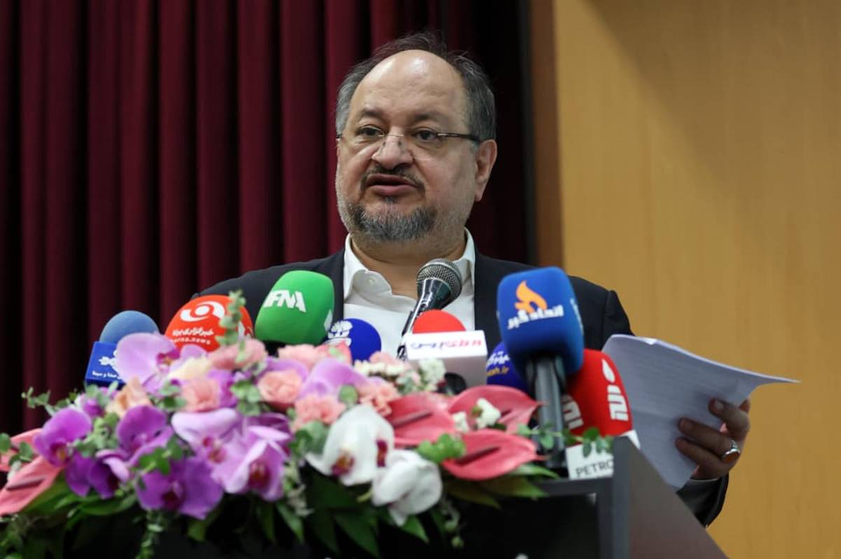 رسالت هلدینگ خلیج‌فارس، خلق آینده صنعت پتروشیمی ایران است / قاچاق مواد پلیمری چالش جدی صنعت پتروشیمی کشور/ باید به سمت طراحی نسل آینده مواد پلیمری دوستدار محیط‌زیست برویم