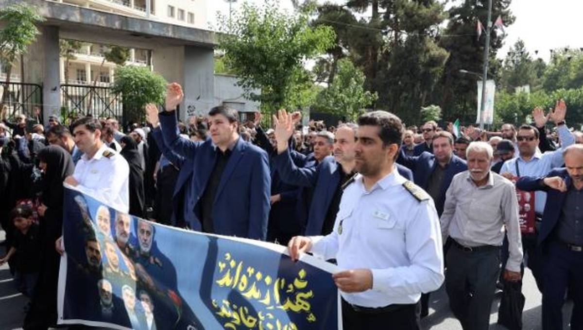 حضور مدیرعامل، اعضای هیأت‌مدیره، مدیران ارشد و کارکنان بانک توسعه صادرات ایران در آیین تشییع شهدای اقتدار