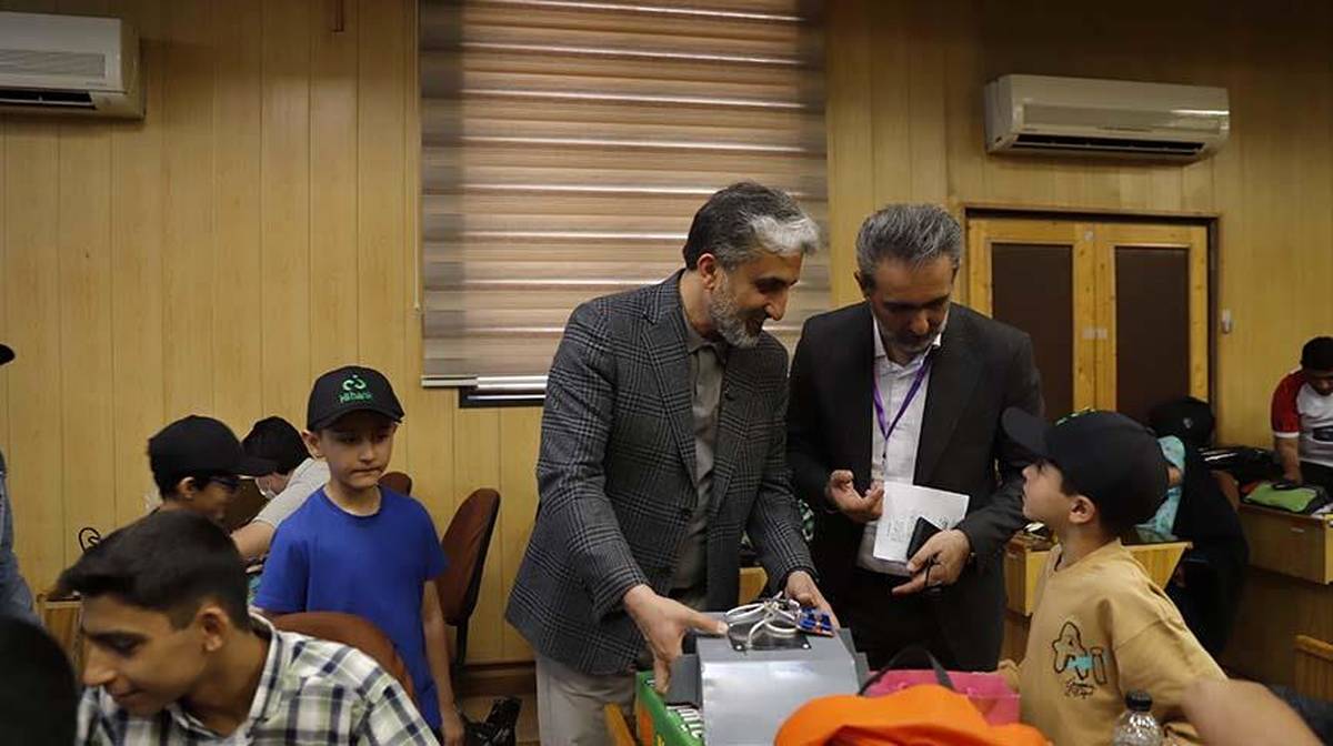  حمایت بانک کارآفرین از کید کد ۲۰۲۵؛ رقابت فناورانه دانش‌آموزی کشور