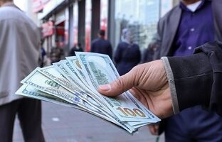 دلار فرو ریخت/ ریزش لحظه‌ای ادامه دارد