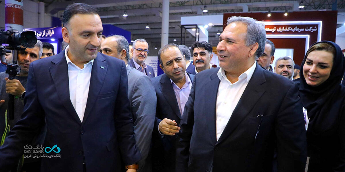 بازدید مقامات اقتصادی از غرفه بانک دی در نمایشگاه Kish Invex 2025