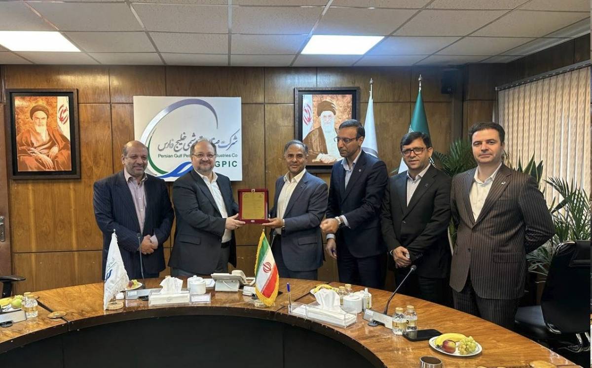 تبریک مدیرعامل بانک تجارت به هلدینگ خلیج‌فارس در پی کسب رتبه ۱۲ رده‌بندی جهانی ICIS