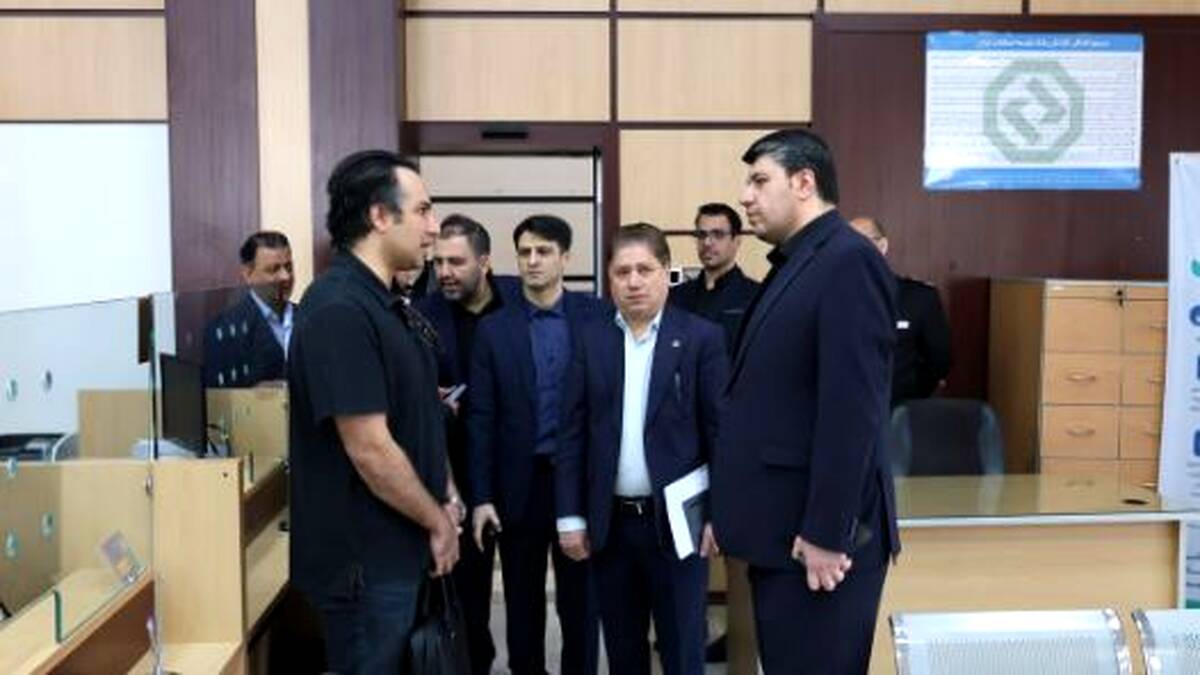 بازدید مدیرعامل از نحوه فعالیت شعبه کشیک مرکزی بانک توسعه صادرات ایران