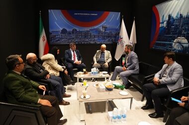 نشست هم اندیشی معاونان مالی ادوار شرکت پتروشیمی جم