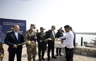 حرکت نمادین پاروزنان به مناسبت سالروز آزادسازی خرمشهر