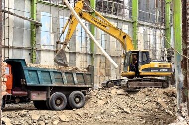 حمایت دادستانی تهران از تولیدکنندگان / بازدید دادستان از پاکسان برای رفع موانع ارزی و ترخیص کالا