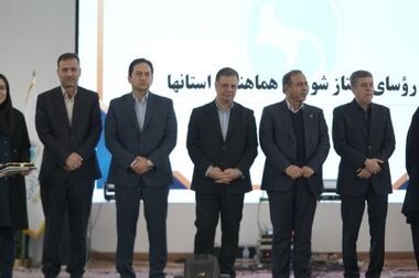 تقدیر مدیرعامل تیم قهرمان چهارمین جام فوتسال صنعت بیمه از پژوهشکده بیمه 