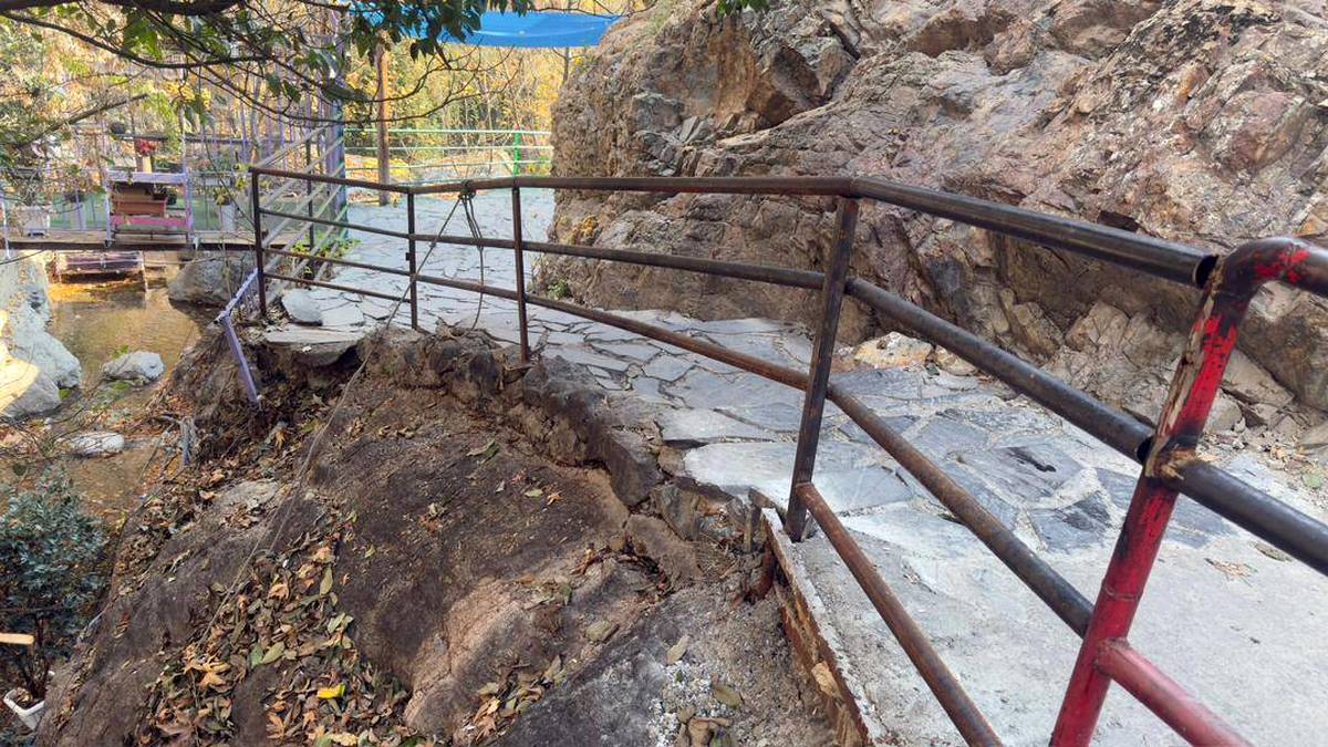 ایمن سازی و زیبا سازی مسیر کوهنوردی دربند برا ی گردشگران پاییزی