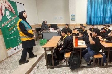 اجرای نقاشی دیواری «طراوت زندگی» در بزرگراه یادگار امام (ره)