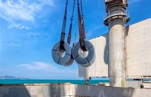 زنجیره فولاد به کمک تجارت کشور آمد