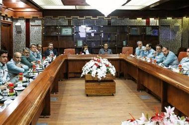 حق نداریم صنایع‌مان را ناامید کنیم/ با موانع تولید برخورد خواهیم کرد