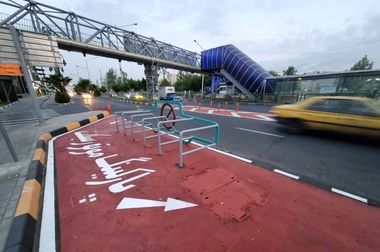 پل‌های عابر پیاده مکانیزه خیابان آزادی نوسازی می شوند