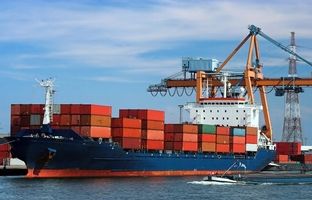 بهبود تراز تجاری چگونه به بازار ارز کمک می‌کند؟