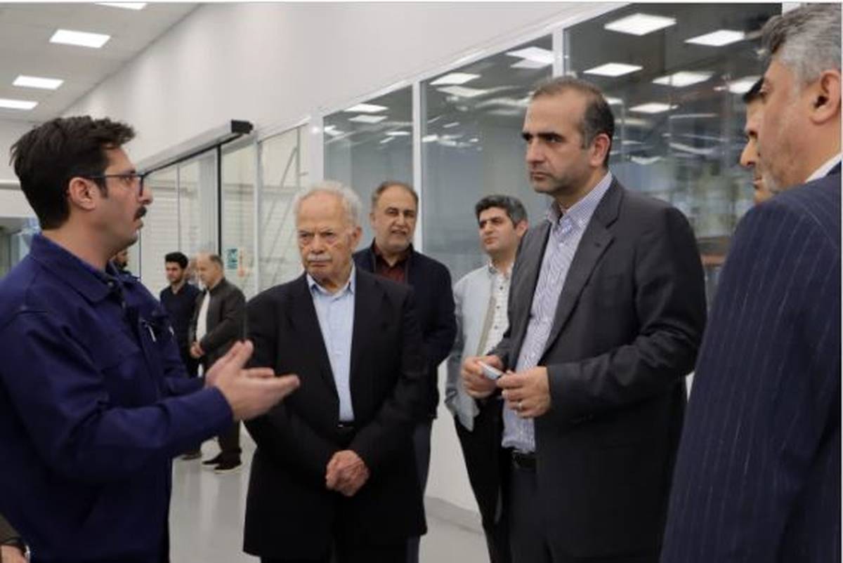 گفت‌وگوی میدانی مدیرعامل منطقه آزاد انزلی با تولیدکنندگان و سرمایه‌گذاران