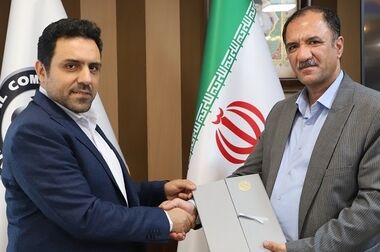 اهدائ تندیس زرین « مسئولیت اجتماعی و فرهنگ سازمانی» به شرکت نفت سپاهان
