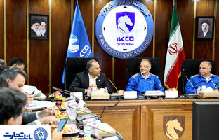 دکتر اخلاقی: بانک تجارت در کنار صنعت خودروسازی کشور ایستاده است