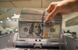 بازار دلار بانکی داغ شد؛ مشکل خریداران چیست؟