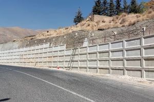 یک هزار متر مربع از دیواره ریزشی شهرک صدف پایدارسازی شد