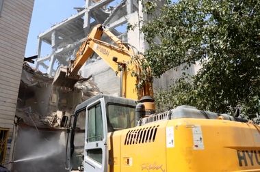 رفع آسیب‌های جنگ ۱۲ روزه در ناحیه۲ با همکاری مردم و شهرداری منطقه۴