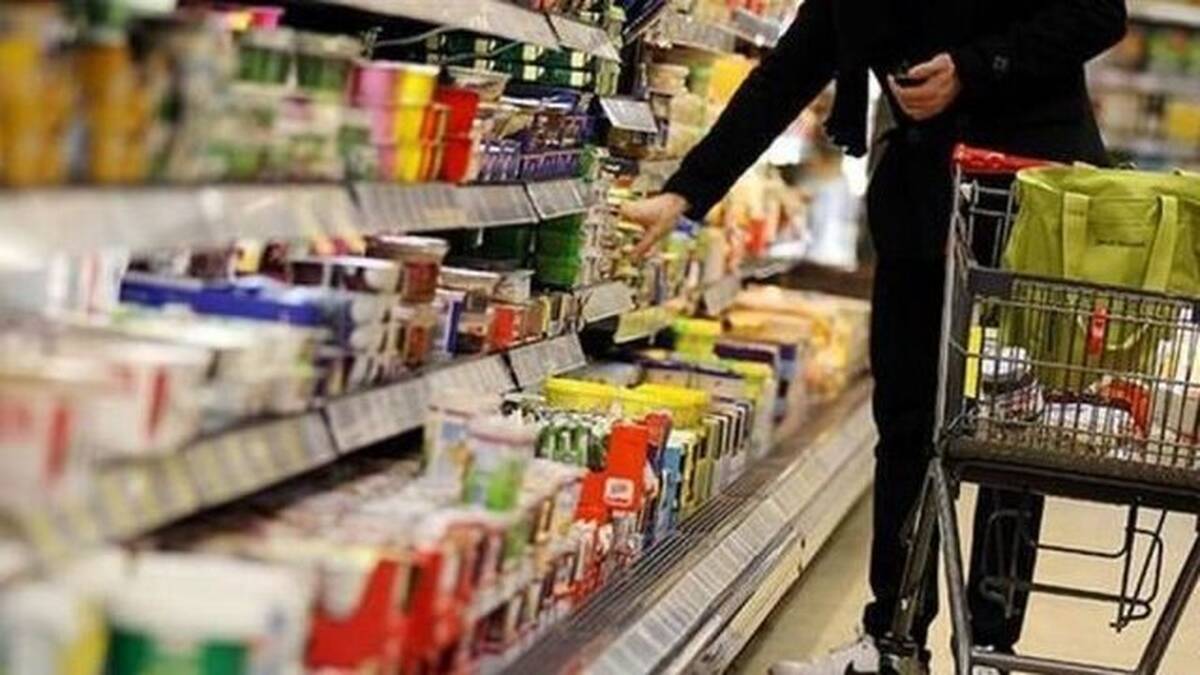 مردم نگران نباشند؛ کالاهای اساسی به‌طور کامل تأمین شده است
