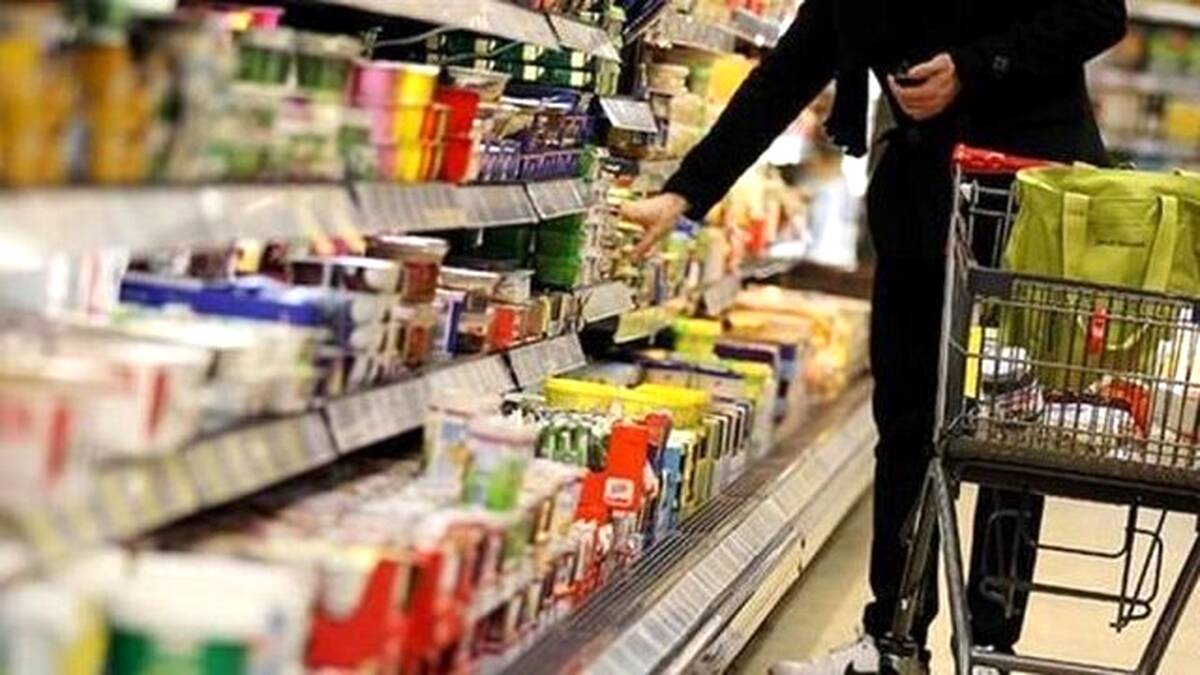 مردم نگران نباشند؛ کالاهای اساسی به‌طور کامل تأمین شده است