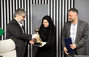 تقدیر مدیرعامل تیم قهرمان چهارمین جام فوتسال صنعت بیمه از پژوهشکده بیمه 