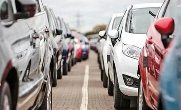 سرگردانی بی‌پایان مشتریان: خودرومان را کی تحویل می‌گیریم؟