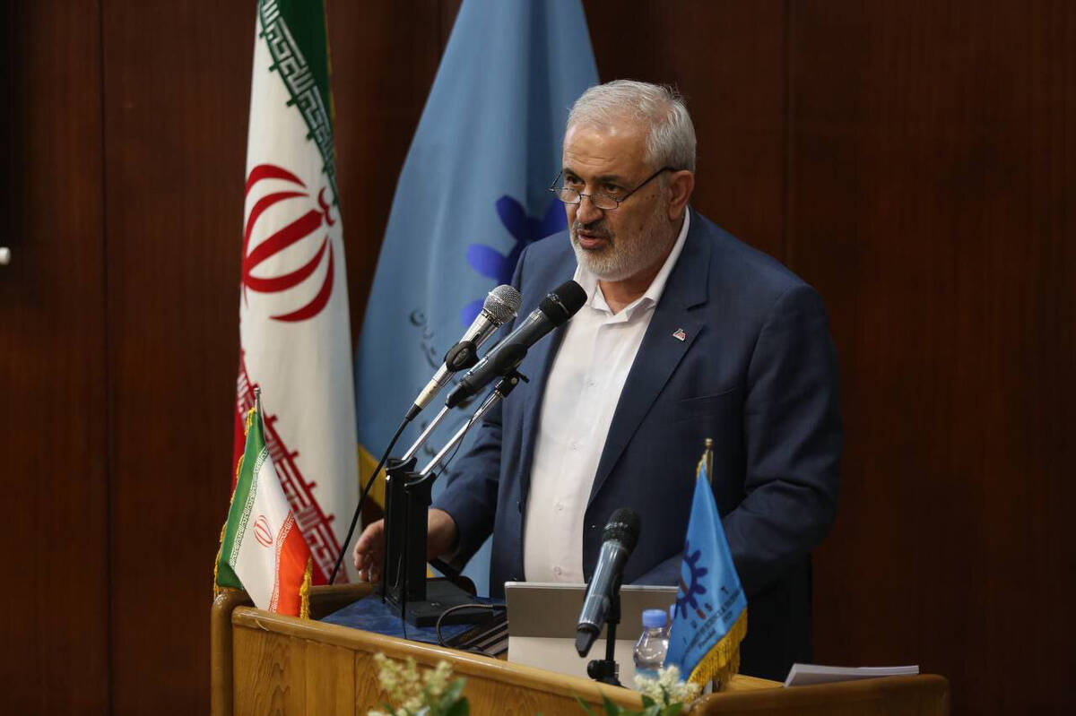  آخرین وضعیت اجرای بخشنامه واردات خودرو از زبان وزیر صمت/ آن‌هایی که منافع‌شان به خطر می‌افتد، انتقاد می‌کنند/ ایرانیان خارج از کشور هم می‌توانند خودرو وارد کنند