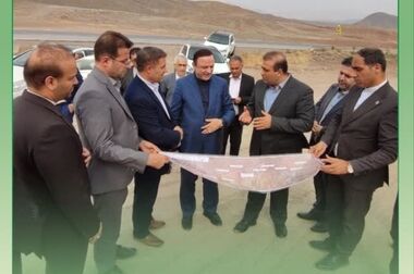  نخستین دفتر خدمات هوشمند مناطق آزاد در ارس افتتاح شد / اولین گردشگر خارجی کارت مناطق آزاد ایران را دریافت کرد