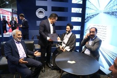 بازدید رئیس هیأت عامل ایمیدرو از غرفه چادرملو در نمایشگاه فولاد کیش