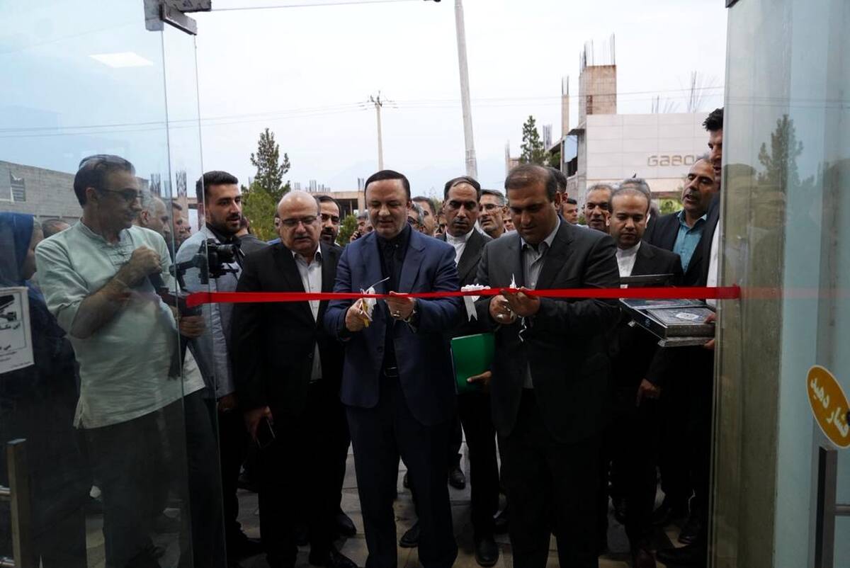  نخستین دفتر خدمات هوشمند مناطق آزاد در ارس افتتاح شد / اولین گردشگر خارجی کارت مناطق آزاد ایران را دریافت کرد