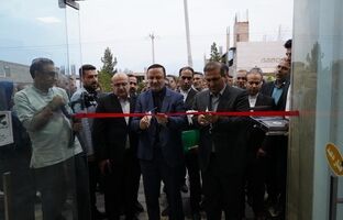  نخستین دفتر خدمات هوشمند مناطق آزاد در ارس افتتاح شد / اولین گردشگر خارجی کارت مناطق آزاد ایران را دریافت کرد