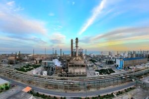 رکوردهای جدید پتروشیمی بندر امام در نیمه نخست سال ۱۴۰۴/ بالاترین میزان تولید ۸ سال اخیر و صادرات بیش از یک میلیون تن