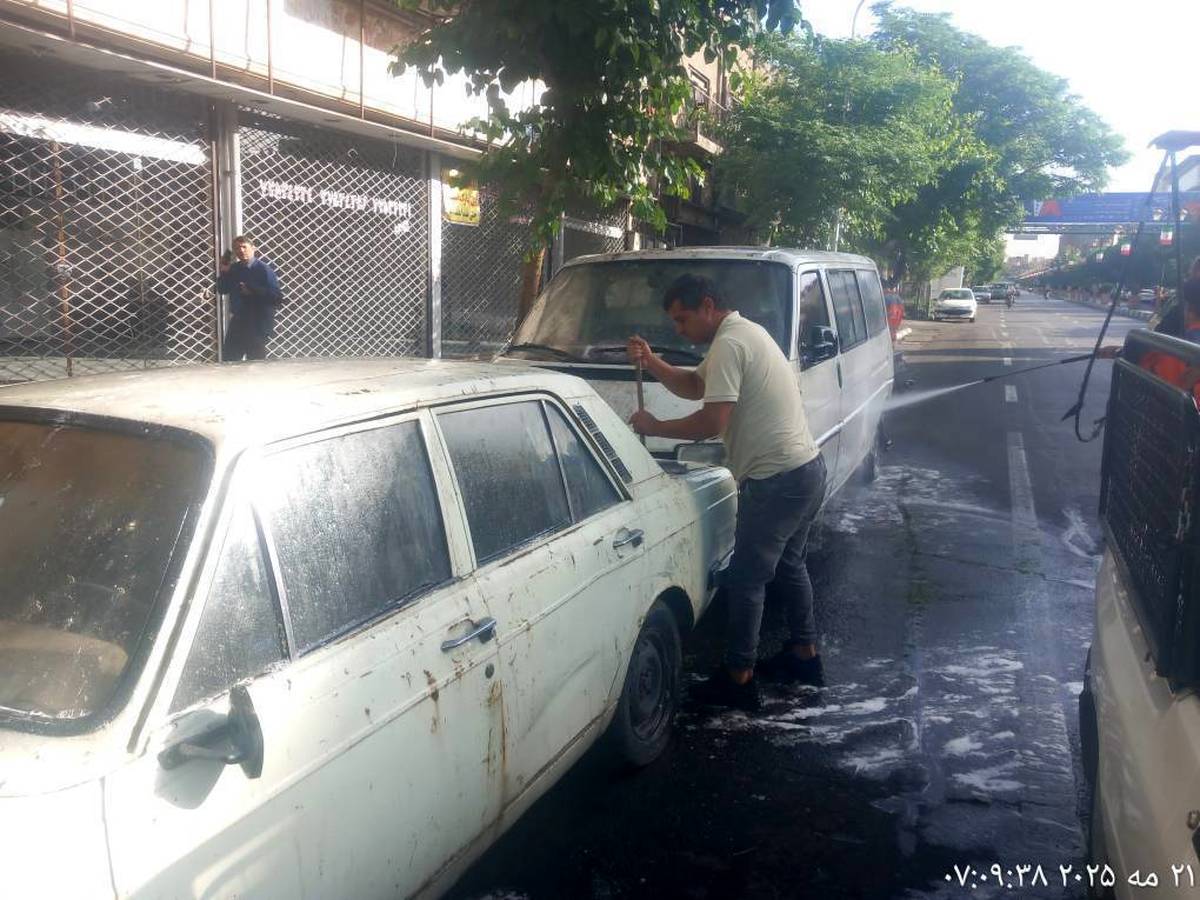   جمع آوری خودروهای اسقاطی و رها شده در منطقه ۱۲