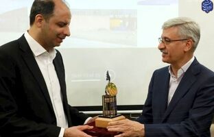 اهدای تندیس و لوح تقدیر همایش نقش صنعت کنسرو در تامین امنیت غذایی به شرکت فولاد مبارکه